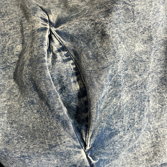 Ladies acid wash chambray button up shirt dress with pockets. - Picture 5 of 5